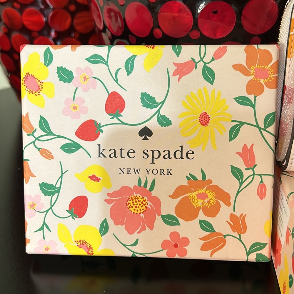 Kate Spade New In Box Madison Strawberry Garden Small Zip Around Bifold Wallet - Picture 4 of 16